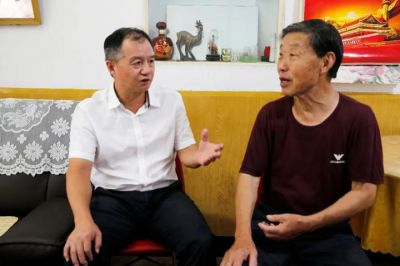 县领导看望慰问基层党员，向全县广大党员致以节日问候&nbsp;