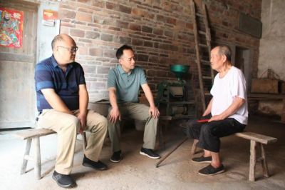 陈海平&ldquo;七一&rdquo;走访慰问老党员和困难党员